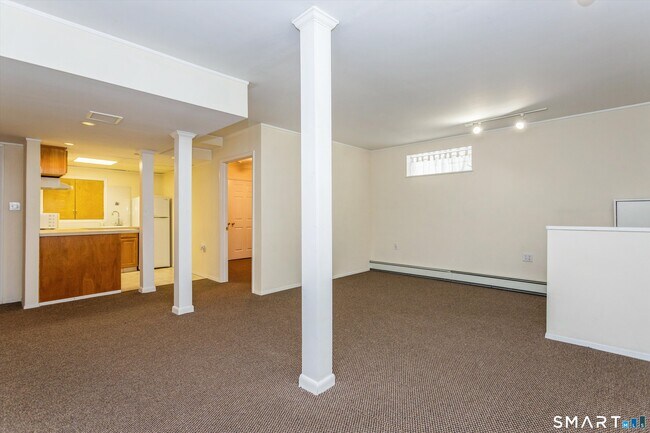 Building Photo - 81 Pemberwick Rd