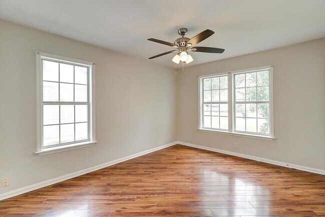 Building Photo - 722 Ralston Ave