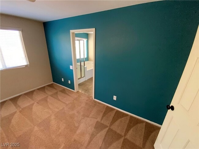 Building Photo - 2871 Rothesay Ave