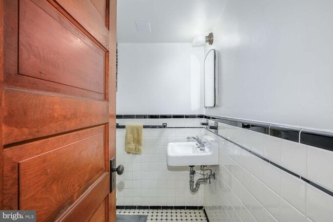 Building Photo - 3209 Thornapple St