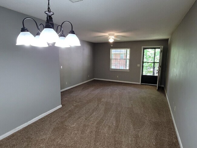 Building Photo - 1704 Ashford Ln