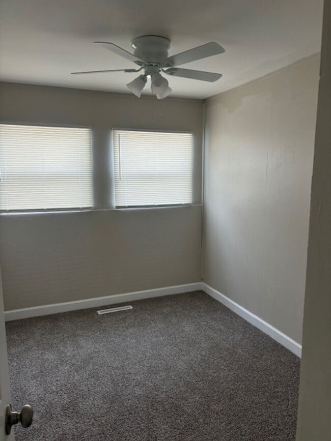 Building Photo - Check out this charming 4 Bedroom Ranch in Homewood Area of Lorain.