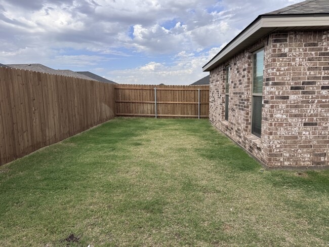 Building Photo - 520 Thicket Dr