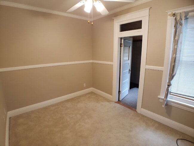 Building Photo - 123 E Exposition Ave