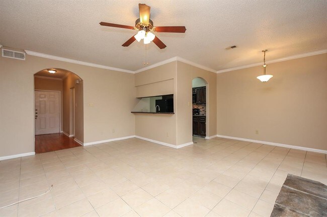 Building Photo - 17417 Red Oak Dr