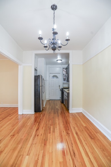 Building Photo - 1329 W Touhy Ave