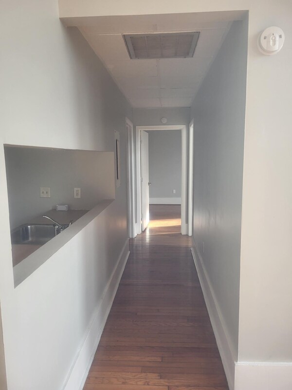 Building Photo - 1675 avenue b Ave