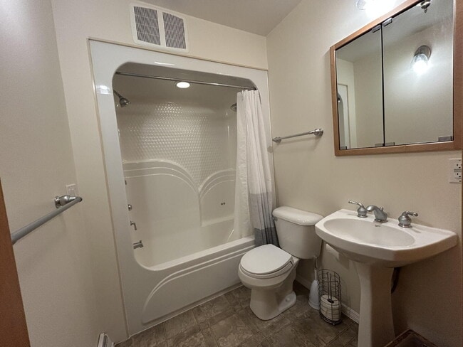 Building Photo - 2 Bed / 1 Bath Home on Farm Acreage – All Utilities Included!