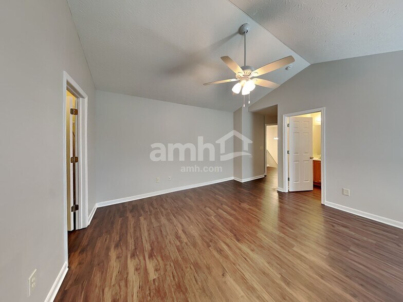 Building Photo - 637 Ellen Dr
