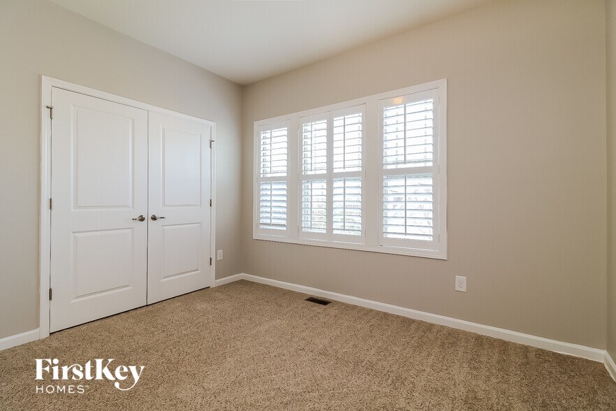 Building Photo - 69 Plum Ln