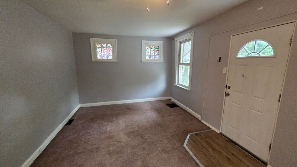 Building Photo - 9109 Argyle Ave