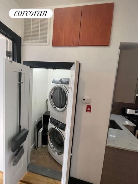 Building Photo - 2060 Pacific St