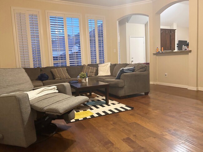 Building Photo - 9724 Wolf Creek Dr