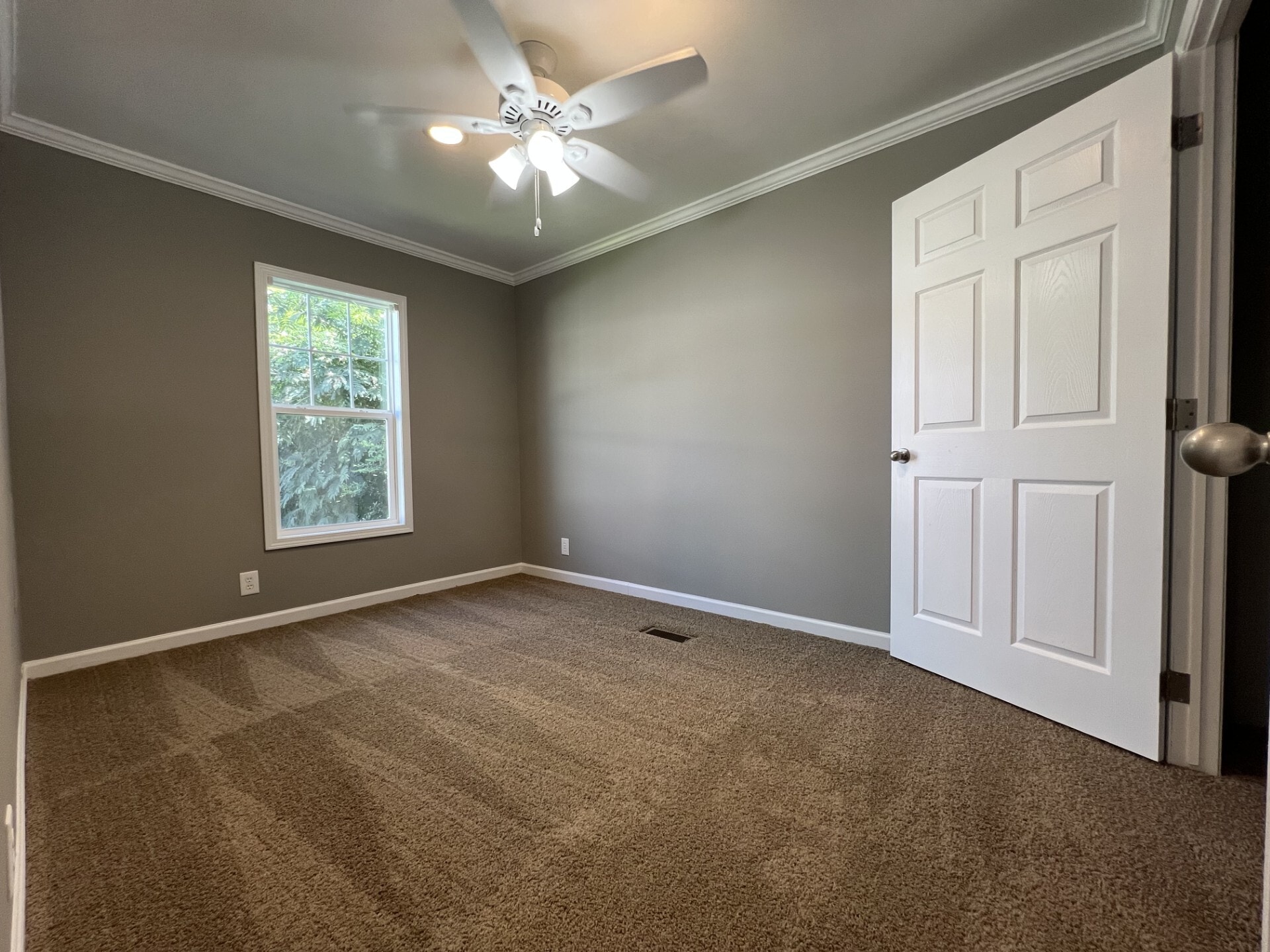 Building Photo - 73 W Sourwood Dr