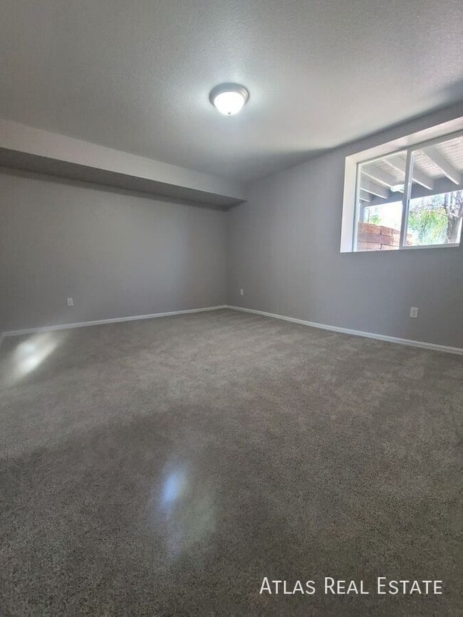 Building Photo - 5445 Fiesta Ln