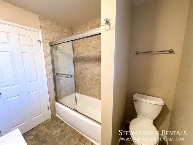 Building Photo - 2120 W 18th Ave