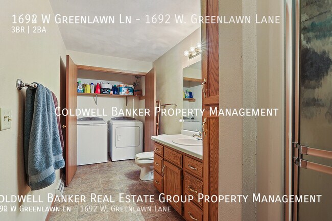 Building Photo - 1692 W Greenlawn Ln