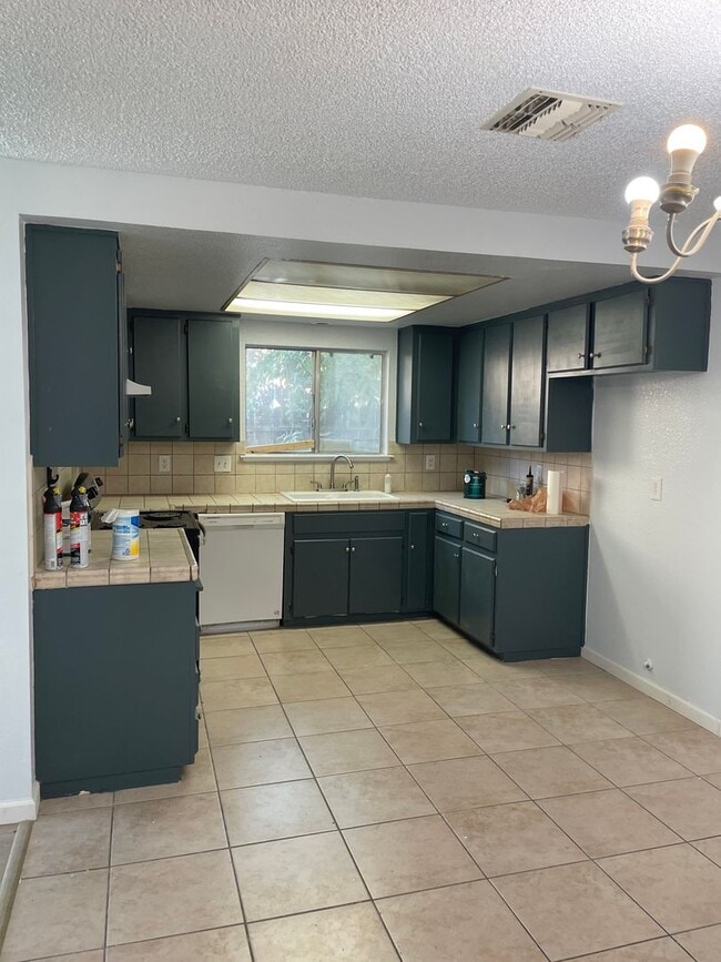 Building Photo - Move-In Ready 4 Bedroom Home!