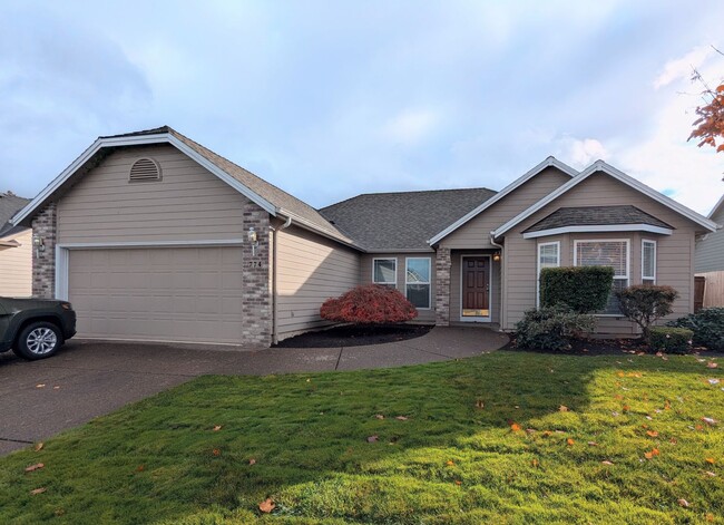 Primary Photo - Beautiful Home in Keizer