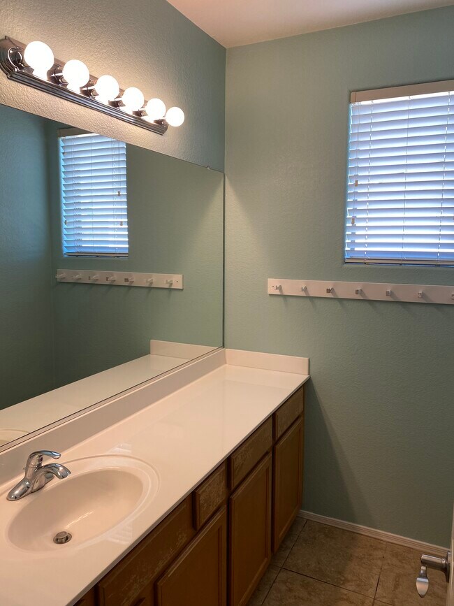 Building Photo - 18686 E Mockingbird Dr