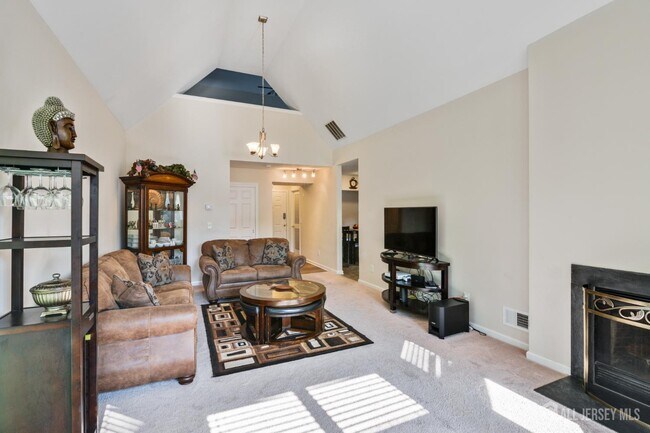 Building Photo - 28 Kensington Dr