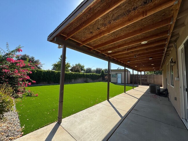 Building Photo - 2469 S Rogers Ln