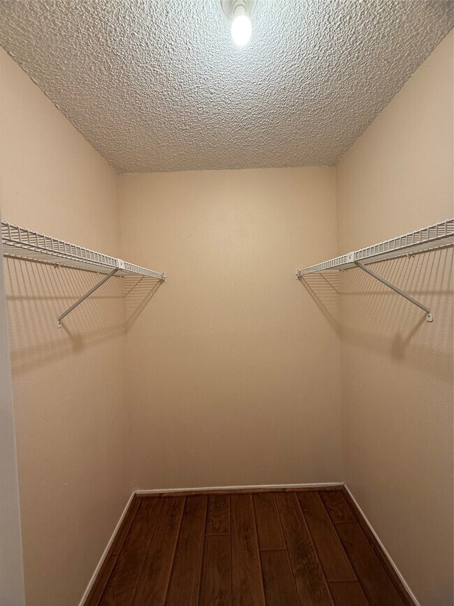 Building Photo - 4027 Summit Valley Dr