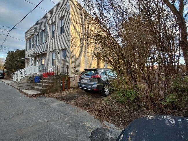 Building Photo - 2 Bedroom for Rent