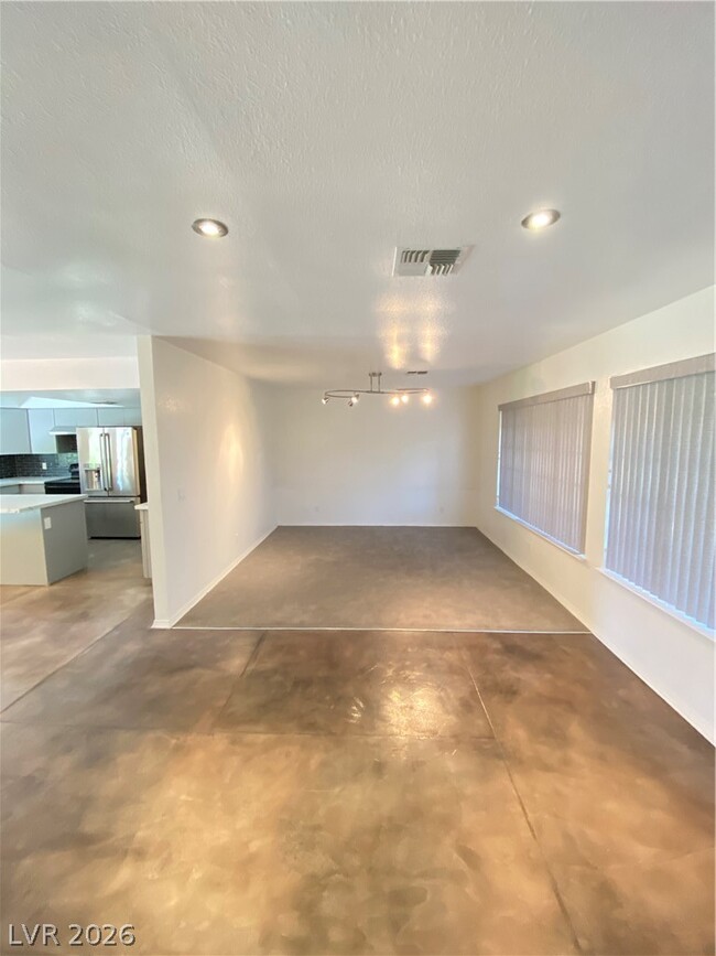 Building Photo - 2521 E Serene Ave