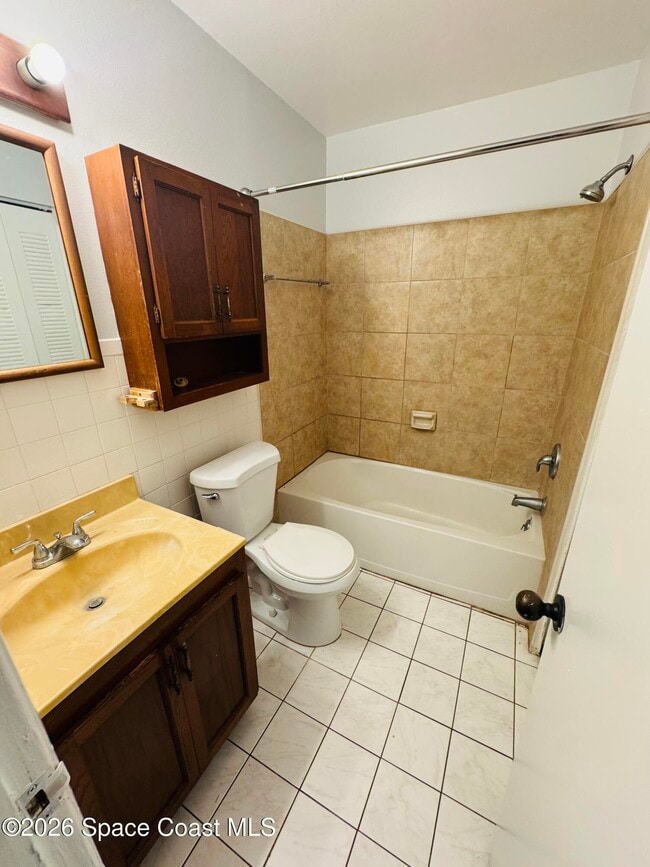 Building Photo - 1035 Nevada Dr NE