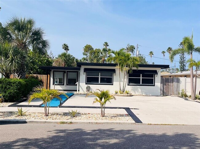 Primary Photo - 3208 E Maritana Dr