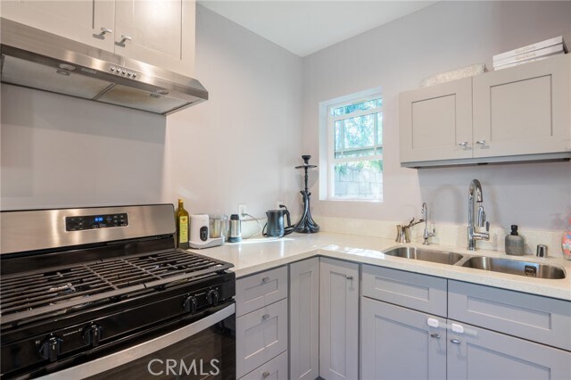 Building Photo - 7647 Amestoy Ave