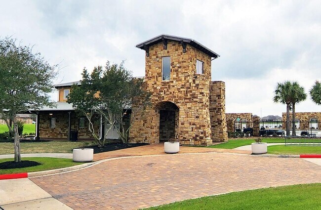 Building Photo - 16342 Rockdale Landing Dr