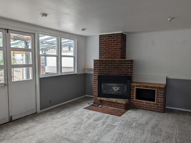 Building Photo - 1005 Clark