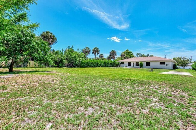 Building Photo - 2340 Palmetto St