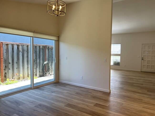Building Photo - 107 Bond Ave