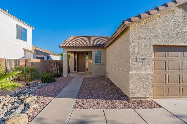 Building Photo - Move right in to your dream home!
