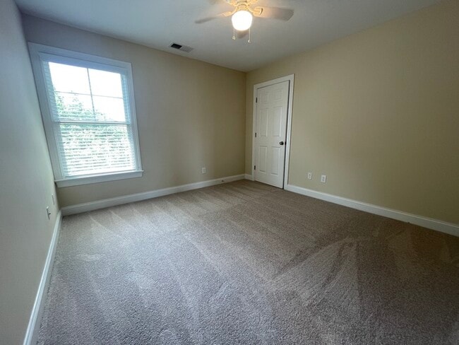 Building Photo - 102 LittleBranch Trail