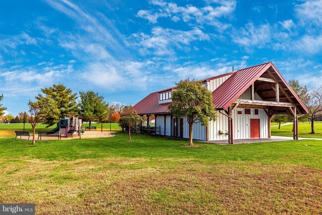 Building Photo - 703 Mountainview Dr