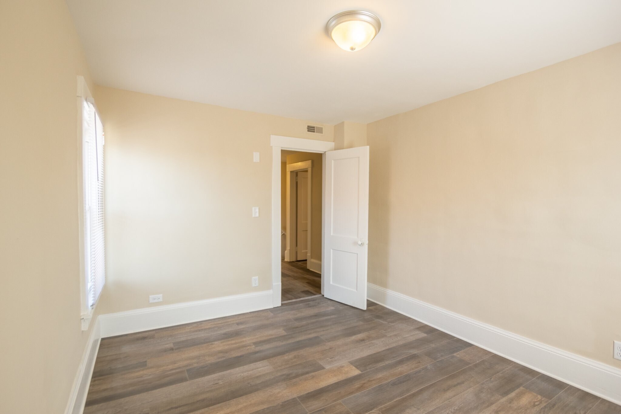 Building Photo - 37735 Vine St