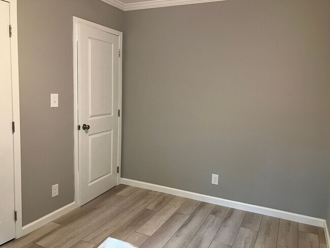 Building Photo - Two Bedroom Ranch in Denver