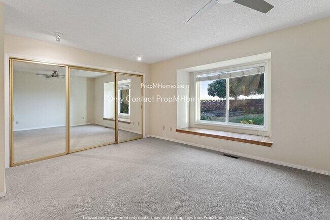 Building Photo - Spacious Three Bedroom Home in Desirable Charbonneau!