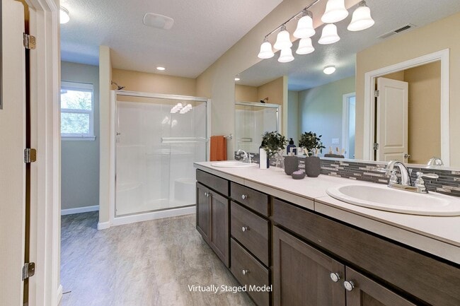 Building Photo - Beautiful Single Family Home!  Close to Downtown Hillsboro!