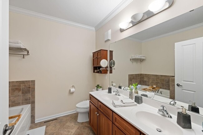 Building Photo - 1008 Portland Ave