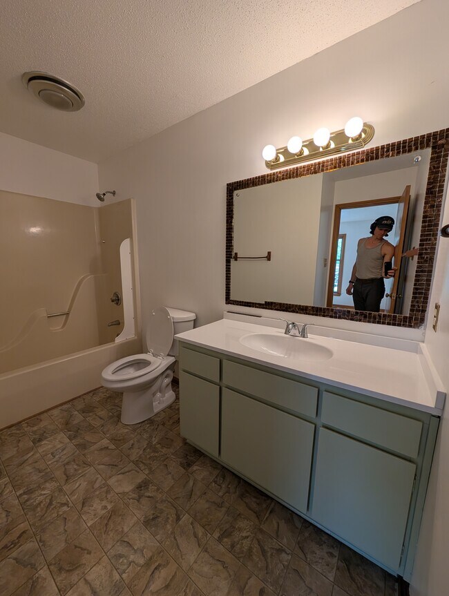 Building Photo - 2301 Wade Hampton Rd