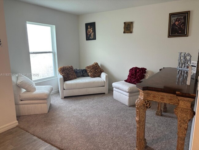 Building Photo - 1073 SW Eureka Ave