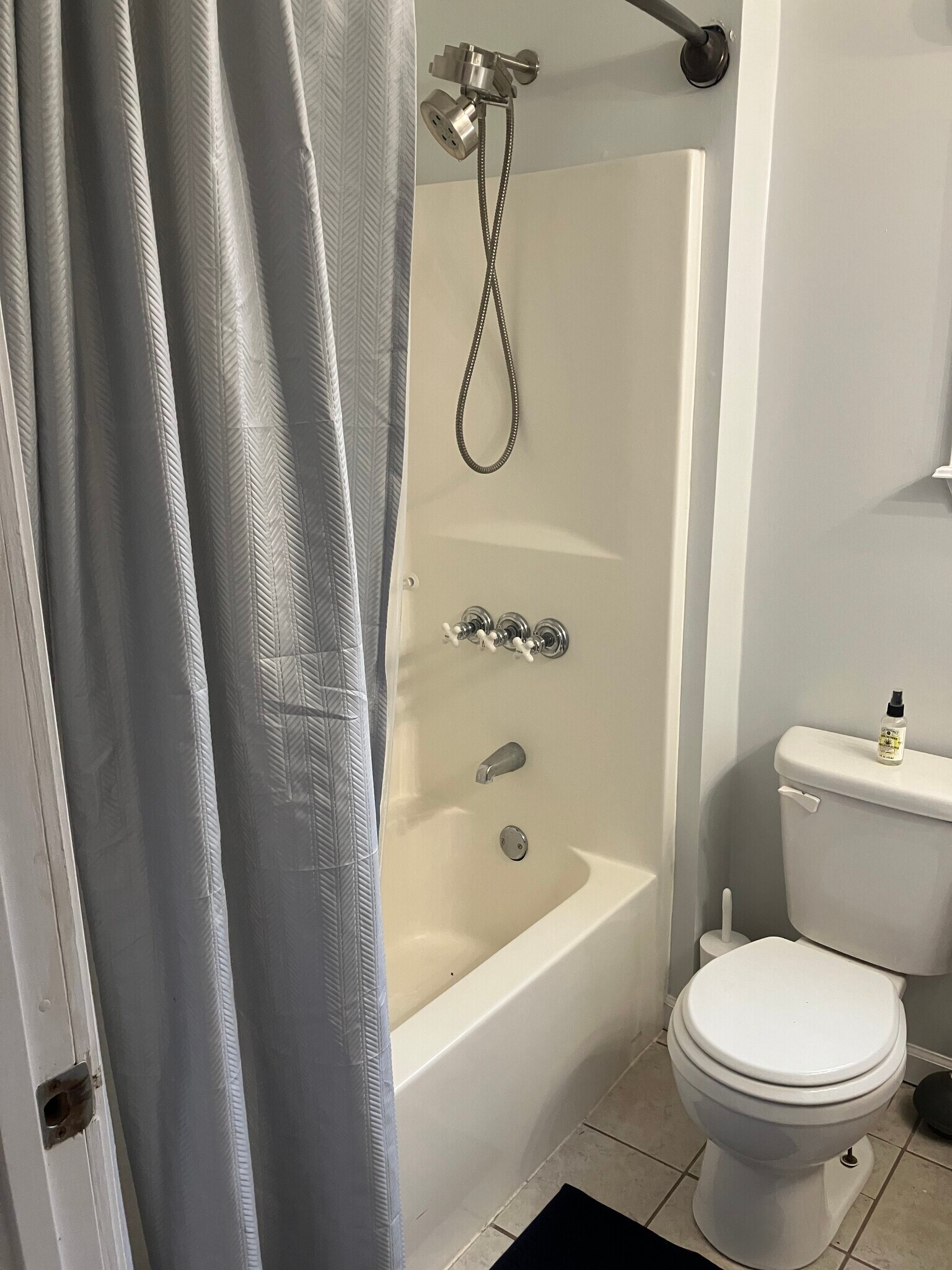 Building Photo - 1035 Lynnhurst Ave