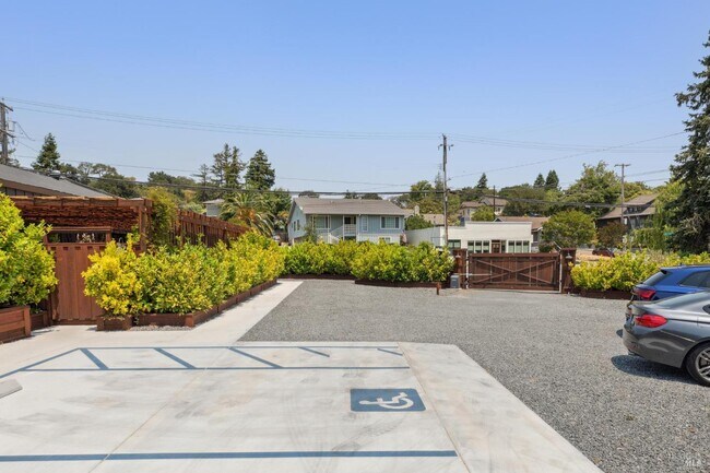 Building Photo - 307 Bodega Ave