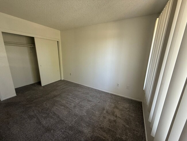 Building Photo - Silverlake's Home- 3 Bedrooms, 2 Bathrooms...