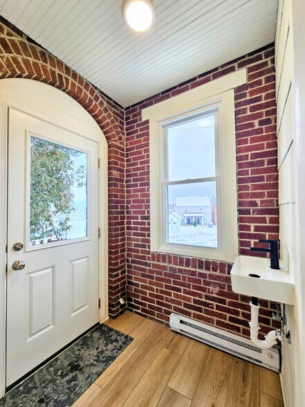 Building Photo - 221 Arch St